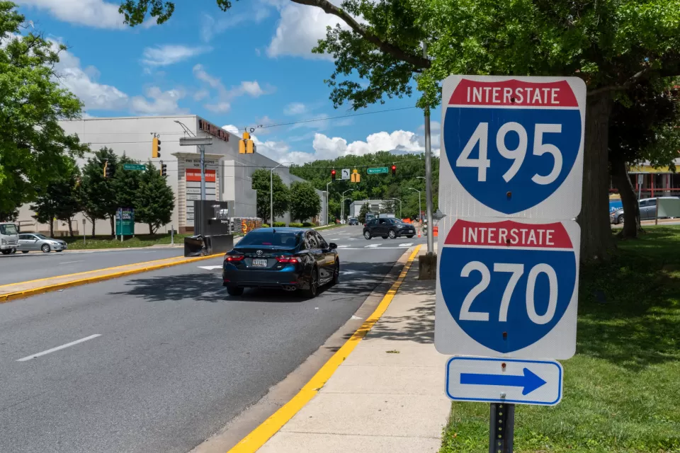 Signs for Interstate 270 and Interstate 495 on roadside in Maryland